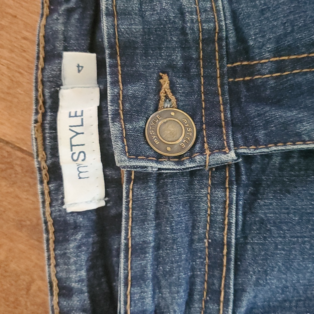 Jeans Short - Picture 3 of 4